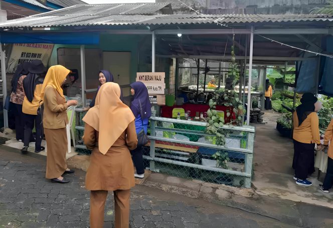 Keterangan Foto: Direktorat Pembinaan Masyarakat (Dirbinmas) Polda Kepulauan Riau saat melakukan penilaian dalam Program Pekarangan Pangan Bergizi (P2B) tingkat Polda Kepri, (Diskominfo Tanjungpinang).