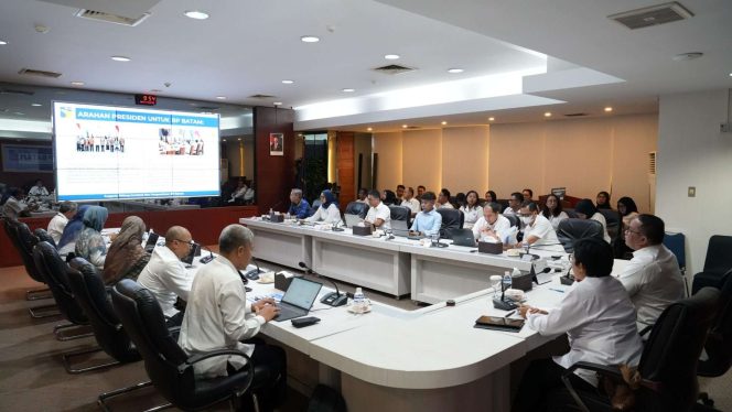 
					Keterangan Foto: Badan Pengusahaan Batam (BP Batam) dan Badan Pusat Statistik (BPS) Provinsi Kepri saat rapat koordinasi yang berlangsung di Gedung Marketing Centre BP Batam, Selasa (17/06/2025), (BP Batam).