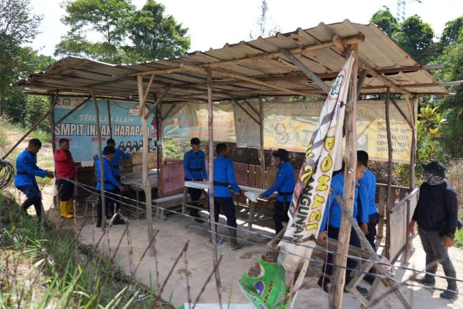 
					Keterangan Foto: BP Batam saat menertibkan sejumlah bangunan yang berada di Daerah Tangkapan Air (DTA) Waduk Tembesi, Rabu (25/06/2025), (BP Batam).