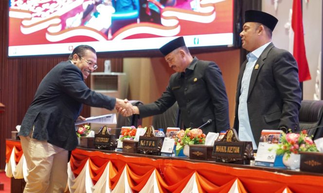 
					Keterangan Foto: Rapat Paripurna di Balairung Raja Khalid Hitam Ruang Sidang Utama Kantor DPRD Kepri Dompak, (Diskominfo Kepri).