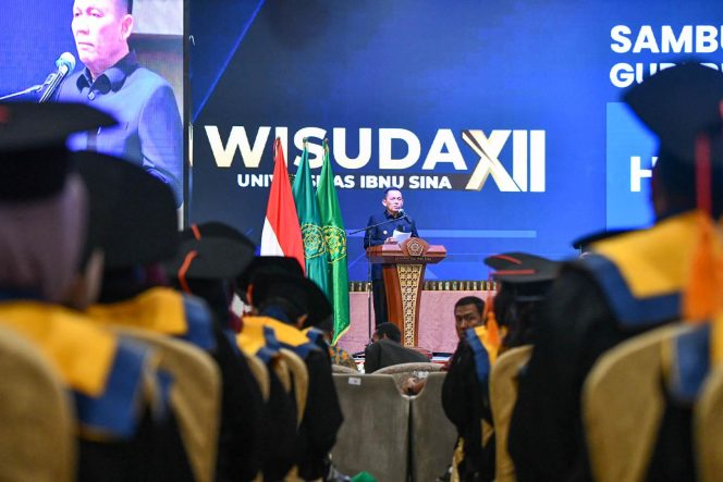 
					Keterangan Foto: Gubernur Kepri, Ansar Ahmad, saat hadiri Sidang Senat Terbuka Wisuda XII UIS tahun 2025 di Grand Ballroom Pacific Palace Hotel, Sei Jodoh, Batam, (Diskominfo Kepri)