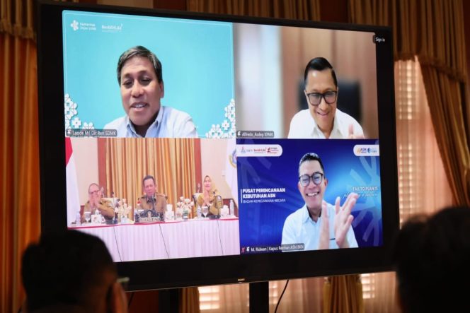 
					Keterangan Foto: Rakor secara daring antara Pemprov Kepri bersama Kementerian Koordinator Bidang Pembangunan Manusia dan Kebudayaan (Kemenko PMK), Senin (07/07/2025), (Diskominfo Kepri). 