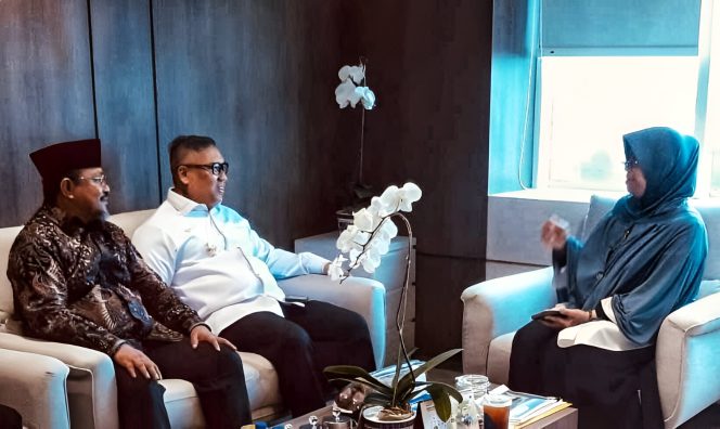 
					Keterangan Foto: Wakil Gubernur Kepulauan Riau, Nyanyang Haris Pratamura, saat bertemu Direktur PNBP Kemenkeu RI, Ririn Kadariyah, pada Rabu (09/07/2025), (Diskominfo Kepri).