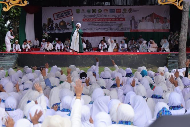 
					Keterangan Foto: Ustadz Derry Sulaiman menyampaikan tausiah, (Diskominfo Kepri).
