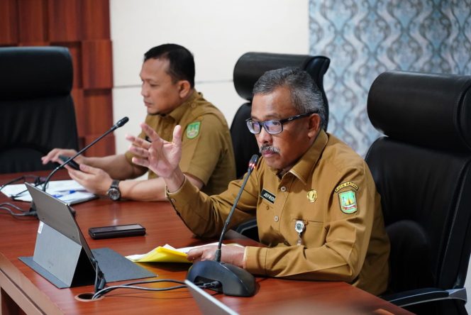 
					Keterangan Foto: Sekretaris Daerah Kota Batam, Jefridin, saat memimpin Koordinasi Pelaksanaan PSPK Tahun Anggaran 2025, (Diskominfo Batam).