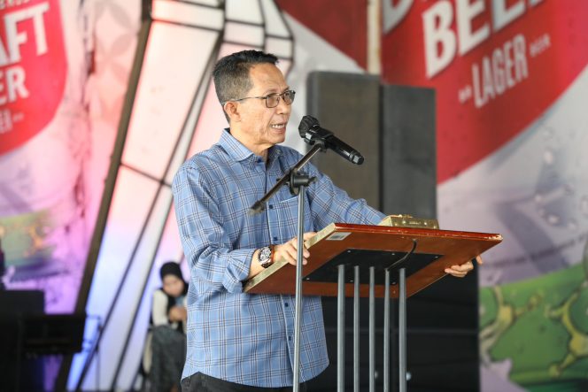 
					Keterangan Foto: Wali Kota Batam, Amsakar Achmad, saat memberikan sambutan dalam silaturahmi sekaligus penyerahan insentif bagi ketua RT, RW, LPM, dan tokoh masyarakat di sembilan kecamatan dalam satu hari penuh, Minggu (13/07/2025), (Diskominfo Batam).