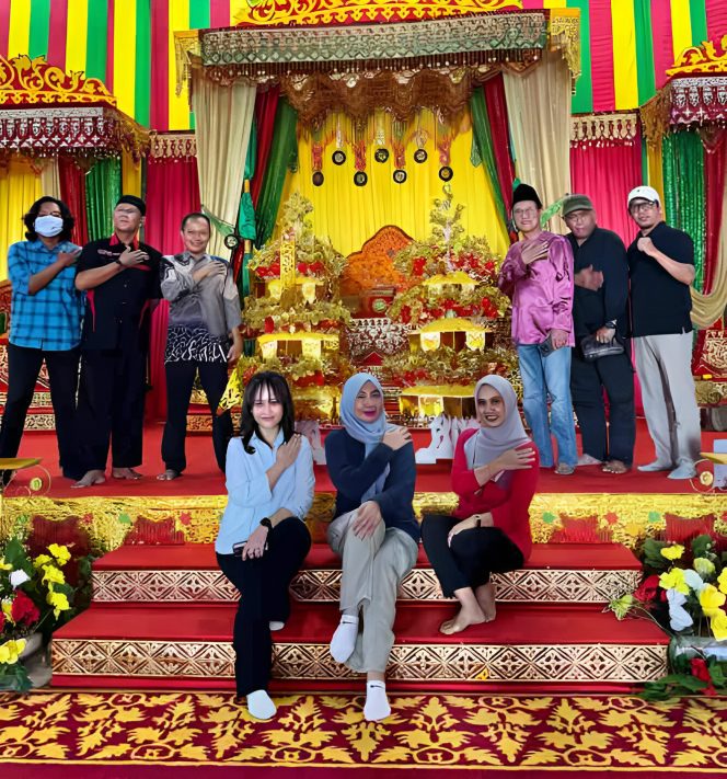 
					Keterangan Foto: Foto bersama warisan budaya dari kota Tanjungpinang, (Diskominfo Tanjungpinang).