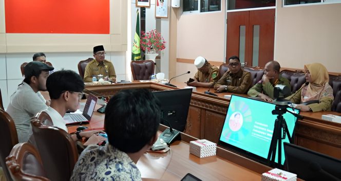 
					Keterangan Foto: Pemerintah Kabupaten Natuna saat menggelar Rapat Koordinasi Manajemen Website dan Tindak Lanjut Data SDG’s, bertempat di Ruang Rapat I Lantai 2, Kantor Bupati Natuna, Bukit Arai, Senin (07/07/2025), (Diskominfo Natuna).