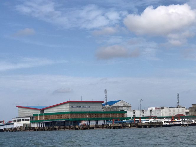 
					Suasana Pelabuhan Sri Bintan Pura, (Nzl)