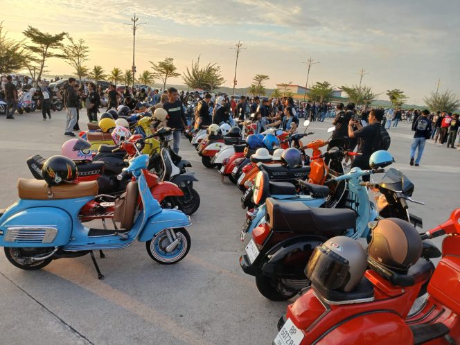 
					Ratusan Vespa Meriahkan Sunset Scooter Parade 2025