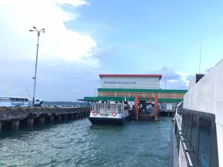 Suasana Keberangkatan Kapal di Pelabuhan Sri Bintan Pura. (Nzl)