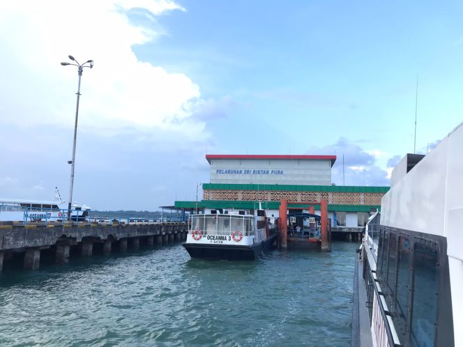 
					Suasana Keberangkatan Kapal di Pelabuhan Sri Bintan Pura. (Nzl)