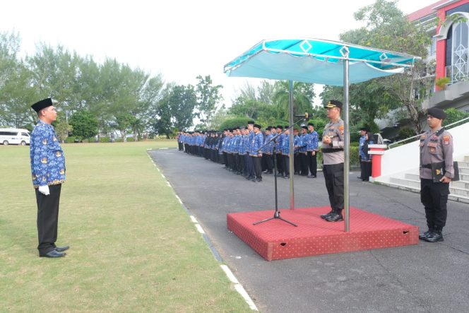 
					Kapolresta Tanjungpinang, Kombes Pol Hamam Wahyudi saat memimpin upacara peringati Hari Koperasi Nasional Ke 78,di Kantor Wali Kota Tanjungpinang, Jalan Daeng Celak, Kelurahan Senggarang, Kamis (17/7/2025). (Humas Polresta Tanjungpinang)