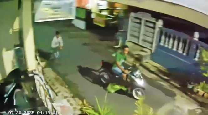 
					Aksi Pencurian Mesin Air di Perumahan THI Tanjungpinang Terekam CCTv