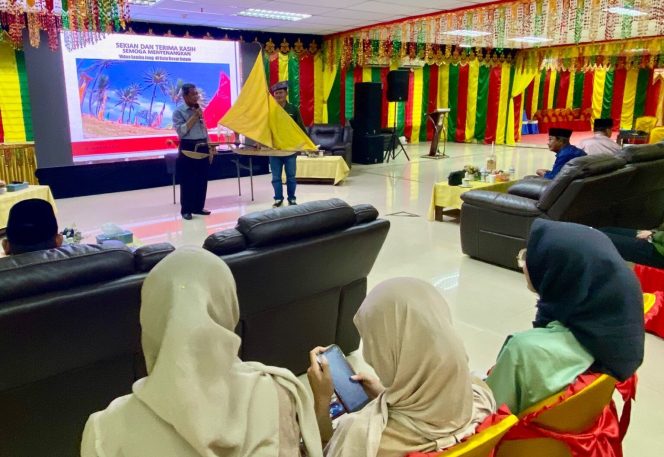 Keterangan Foto: Para peserta saat melihat dan mendalami makna pertunjukan koleksi Museum Batam Raja Ali Haji kepada masyarakat luas, (Diskominfo Batam).