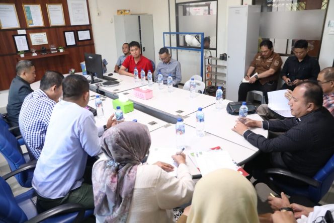 
					Keterangan Foto: Komisi IV DPRD Kota Batam saat melakukan inspeksi mendadak (sidak) ke PT Rotary Engineering Indonesia di kawasan industri shipyard Tanjung Uncang, (Diskominfo Batam).