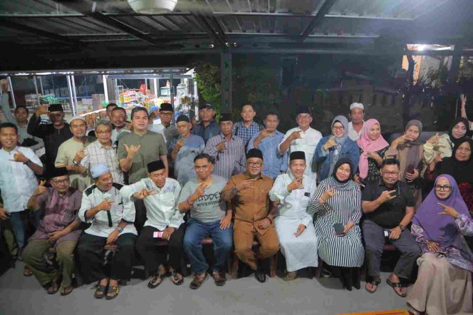 
					Keterangan Foto: Wali Kota Tanjungpinang, Lis Darmansyah, saat menghadiri kegiatan silaturahmi bersama pengurus dan anggota Organisasi Mantab (Marwah Anak Negeri Tuah Berbenah) Provinsi Kepulauan Riau, yang dilaksanakan di kediaman Ketua Umum Mantab Kepri, Hajarullah Aswad, Senin (30/06/2025), (Diskominfo Tanjungpinang).