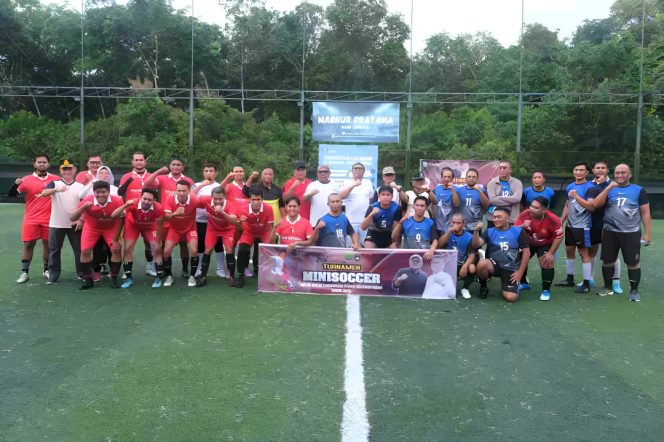 
					Keterangan Foto: Foto bersama pelaksanaan turnamen mini soccer, (Diskominfo Tanjungpinang).