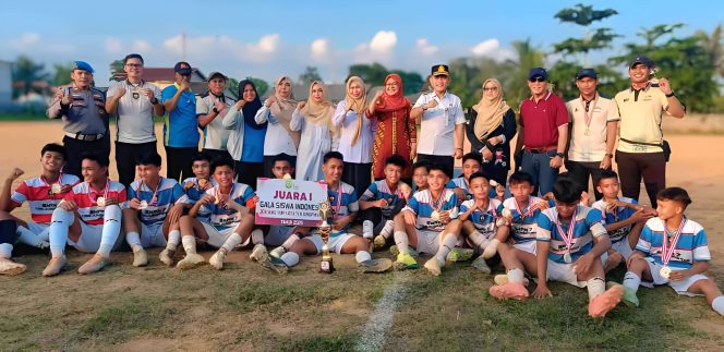 
					Keterangan Foto: Tim Kecamatan Tanjungpinang Timur  foto bersama saat Raih Juara Pertama Dalam GSI 2025, (Diskominfo Tanjungpinang)