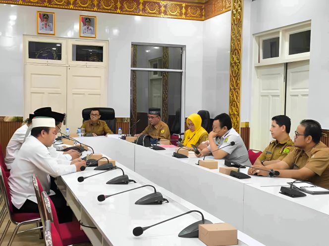 Keterangan Foto: Pemko Tanjungpinang saat gelar Rapat Koordinasi (Rakor) bersama Tim Peduli Palestina (TPP), pada Senin (14/07/2025), (Diskominfo Tanjungpinang).