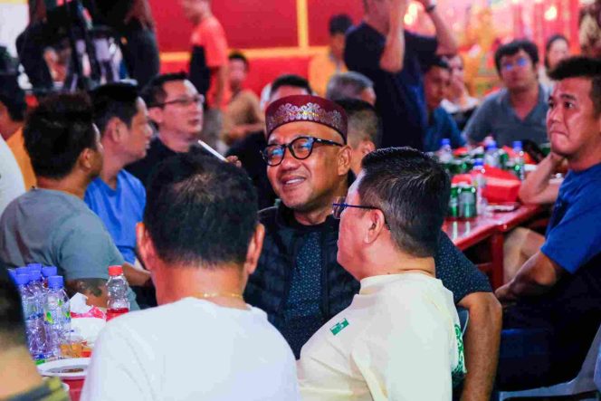 Keterangan Foto: Wali Kota Tanjungpinang, Lis Darmansyah, saat berbincang dengan tokoh masyarakat dan pengurus vihara,(Diskominfo Tanjungpinang).