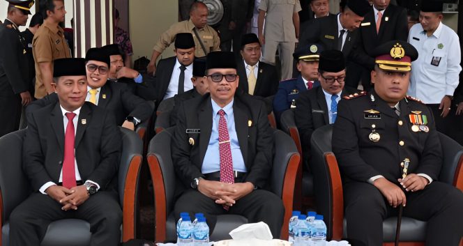 
					Keterangan Foto: Wakil Bupati Natuna, Jarmin, saat menghadiri Upacara Hari Bhayangkara ke-79 Tahun 2025 yang diselenggarakan oleh Kepolisian Resor (Polres) Natuna, Selasa (01/07/2025), (Diskominfo Natuna).