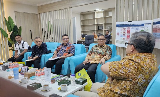 
					Keterangan Foto: Wakil Gubernur Kepri, Nyanyang Haris Pratamura, saat beraudiensi dengan Wamen Perumahan dan Kawasan Permukiman, Rabu (02/07/2025), (Diskominfo Kepri).