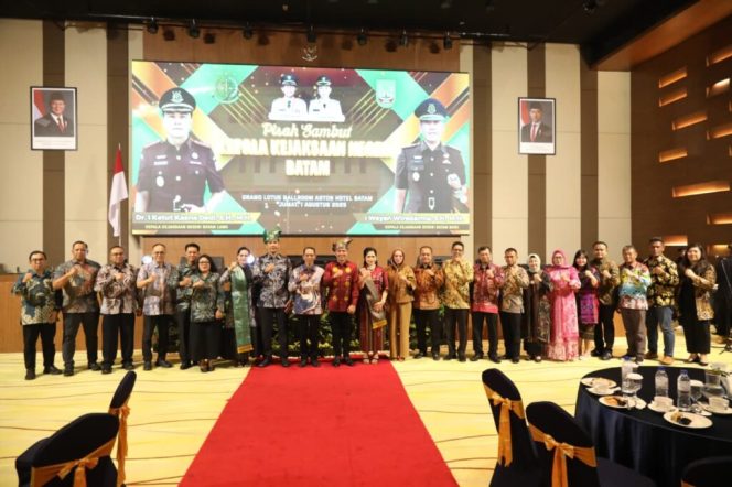 
					Ketua DPRD Kota Batam Hadiri Pisah Sambut Kajari Kepri Batam