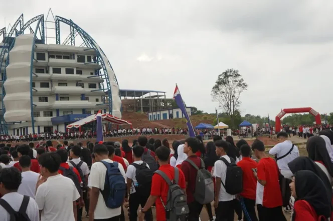 
					Suasana mahasiswa UMRAH meriahkan Gebyar Merdeka HUT RI ke 80 dan Dies Natalis UMRAH ke-18, Sabtu (16/8/2025). (Humas Umrah)