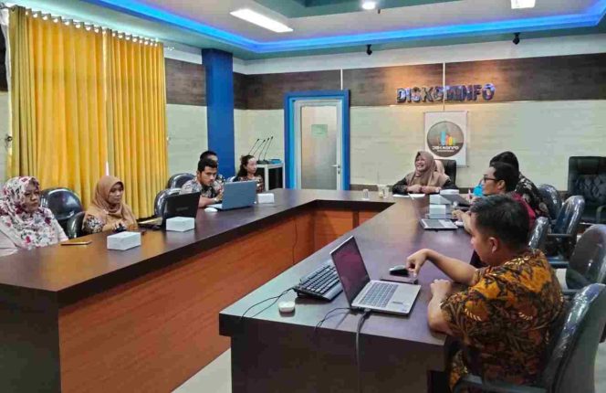 
					Keterangan Foto: Diskominfo Kota Tanjungpinang saat menggelar kegiatan Desk Penyusunan Metadata dan Pengajuan Rekomendasi Kegiatan Statistik Sektoral, (Diskominfo Tanjungpinang).