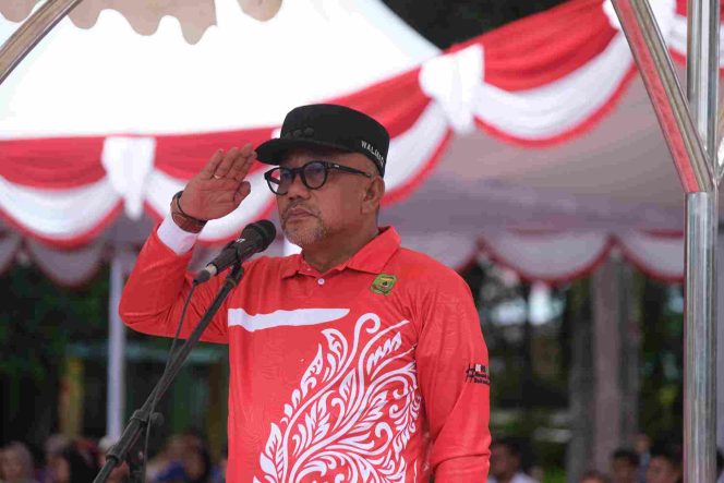Keterangan Foto:  Wali Kota Tanjungpinang, Lis Darmansyah, saat mengikuti upacara, (Diskominfo Tanjungpinang).