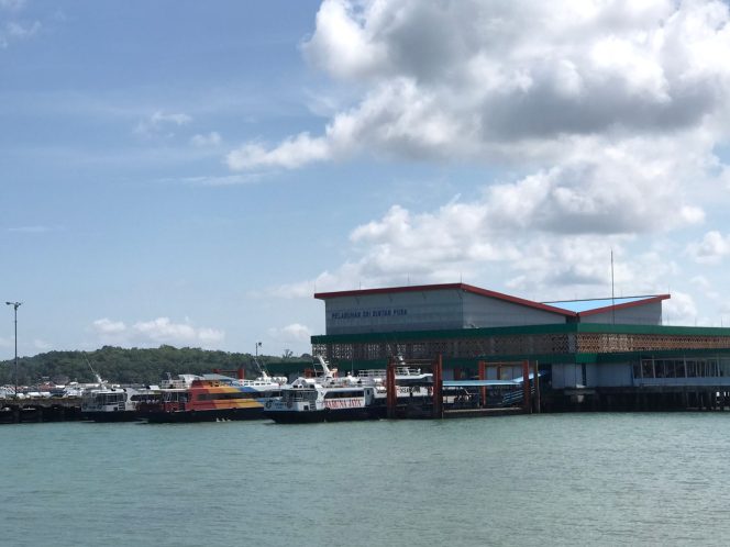 
					Suasana Pelabuhan Sri Bintan Pura Tanjungpinang.  (Nzl)