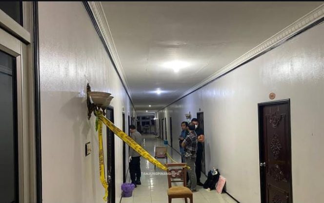 Screnshoot Satreskrim Polresta Tanjungpinang saat melakukan penyelidikan tewasnya wanita di Hotel Tanjungpinang Jaya,  Kota Tanjungpinang, Sabtu (16/8/2025). (Instagram Tnjinfo)