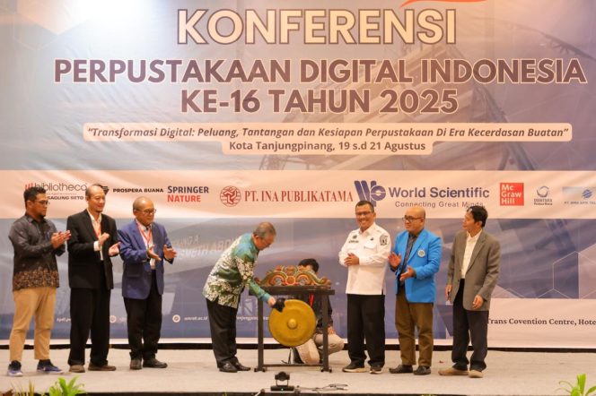 
					Suasana pembukaan Perpustakaan Digital Indonesia (KPDI ke 16 di TCC Hotel Aston Tanjungpinang,  Selasa (19/8/2025). (Diskominfo Kepri)