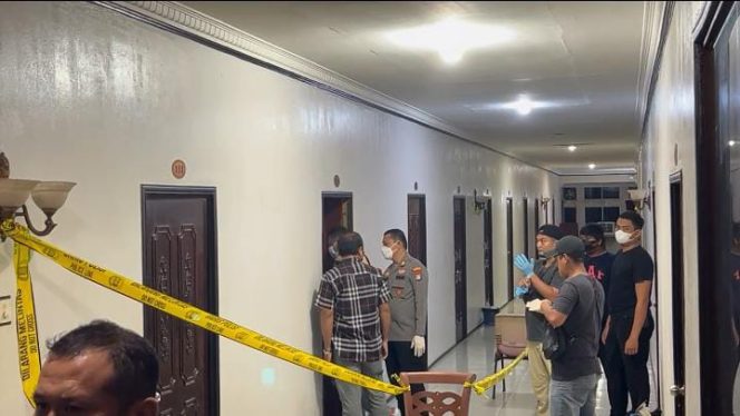 
					Suasaan Polisi sedang melakukan penyelidikan tewasnya perempuan di Hotal Tanjungpinang Jaya, Kota Tanjungpinang. (Istimewa)