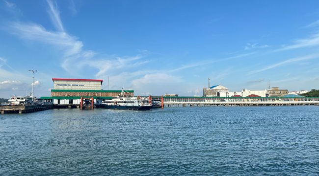 Suasana Pelabuhan Sri Bintan Pura Tanjungpinang. (Nzl)