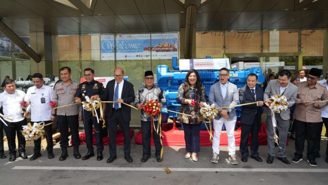 suasana pemotongan pita seremoni Pembukaan 8th Indonesia Marine & Offshore Expo (IMOX) 2025, di Lobby Radisson Golf & Convention Center Batam, Rabu (06/8/2025). (BP Batam)