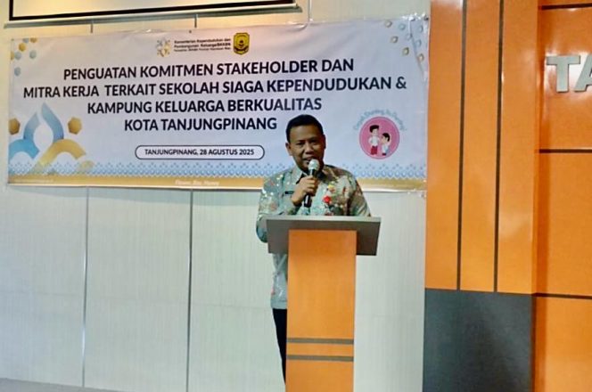 
					Kepala Dinas Kesehatan Dalduk dan KB Kota Tanjungpinang, Rustam, saat menjadi narasumberdi Aula Puskesmas Batu 10, Tanjungpinang, Kamis (28/8/2025). (Diskominfo Kota Tanjungpinang)