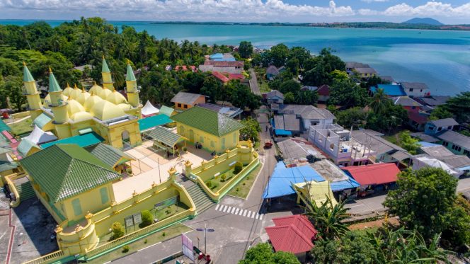 
					Keterangan Foto: Foto nuansa bangunan-bangunan yang berada di Pulau Penyengat, 
(Diskominfo Kepri).