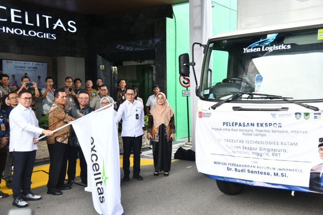 
					Keterangan Foto: Pelepas ekspor produk teknologi tinggi oleh PT Excelitas Technologies Batam, Kamis (14/08/2025), (Diskominfo Kepri).
