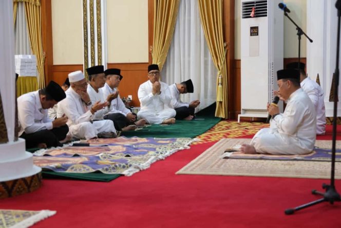 
					Suasana  saat menutup peringatan Hari Jadi Provinsi Kepri ke-23 digelar di Gedung Daerah, Tanjungpinang, Rabu (24/9/2025)  (Diskominfo Kepri)