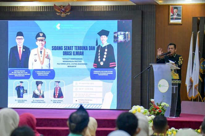 
					Gubernur Kepri, Ansar Ahmad saat menyampaikan kata sambutan pada Sidang Senat Terbuka dan Orasi Ilmiah dalam rangka Dies Natalis ke-14 Poltekkes Kemenkes Tanjungpinang, Kamis (25/9/2025). (DiskominfoKepri)

