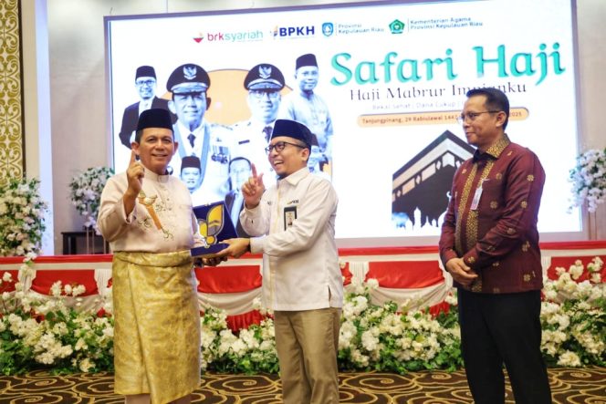 
					Gubernur Kepri, Ansar Ahmad saat membuka Safari Haji di Aula Wan Seri Beni, Dompak, Tanjungpinang, Senin (22/9/2025). (Diskominfo Kepri)