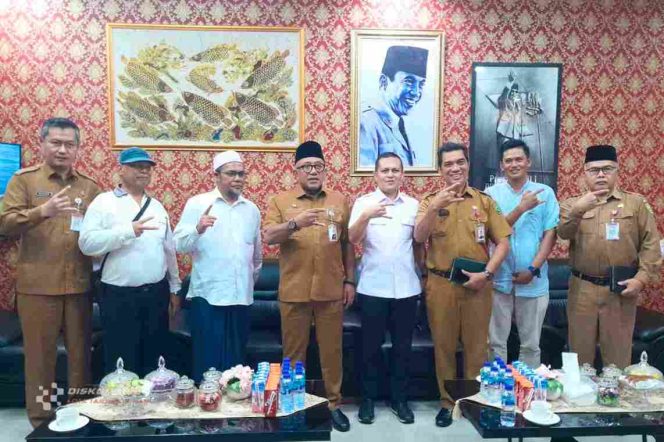 
					Wali Kota Tanjungpinang,  Lis Darmansyah saat foto bersama DPP-K3A Provinsi Kepri. Selasa (09/9/2025) (Diskominfo Kepri)