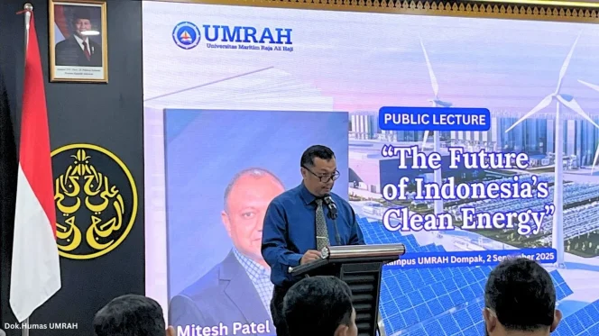 
					Rektor Universitas Maritim Raja Ali Haji, Agung Dhamar Syakti saat menyampaikan kata sambutan di Hall Galeri Tamadun Maritim, Gedung Satu Gurindam-Ismeth Abdullah, Kampus UMRAH Dompak, Selasa (02/9\2025). (Humas UMRAH)