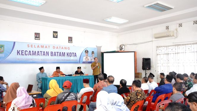 Kejaksaan Tinggi (Kejati) Kepulauan Riau (kepri) melalui program Pembinaan Masyarakat Taat Hukum (BINMATKUM) melaksanakan kegiatan “Penerangan Hukum” di Kantor Kecamatan Batam Kota, Jumat (19/9/2025). (Kejaksaan Tinggi Kepulauan Riau)