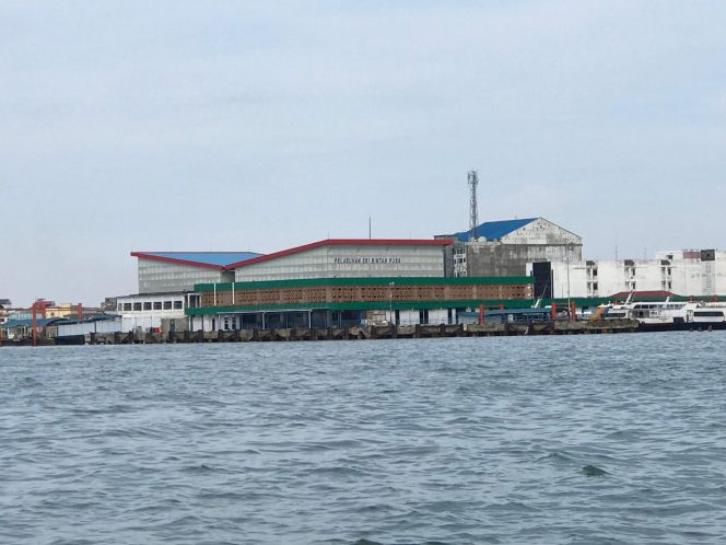 Suasana Pelabuhan Sri Bintan Pura, Tanjungpinang.  (Nzl)
