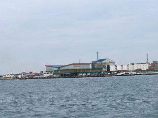 Suasana Pelabuhan Sri Bintan Pura, Tanjungpinang. (Nzl)