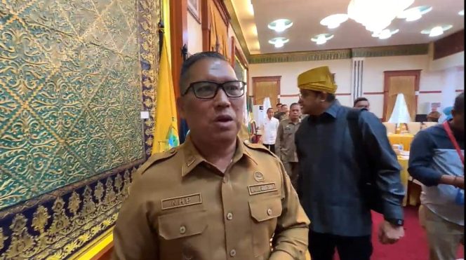 
					Wakil Gubernur Kepri, Nyanyang Haris Pratamura saat diwawancarai awak media, Senin (29/9/2025). (Nzl)