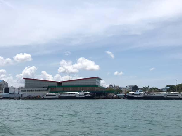 Suasana Pelabuhan Sri Bintan Pura, Tanjungpinang. (Nzl)